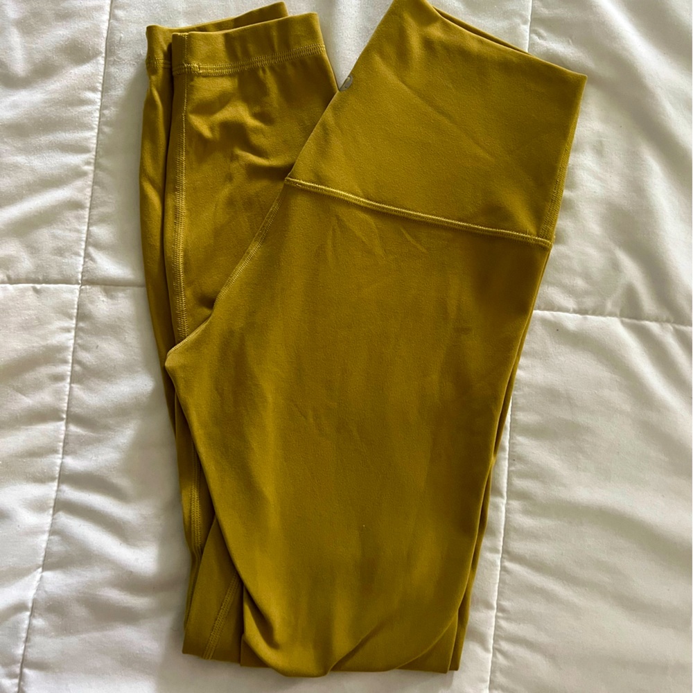 NWOT Lululemon Align Crop 21” size 6